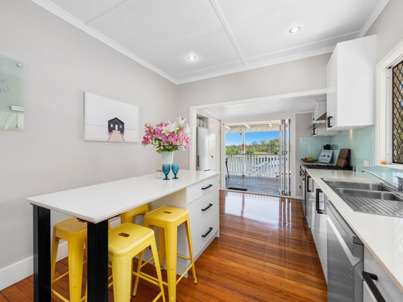 27 Curve Avenue, Wynnum QLD 4178