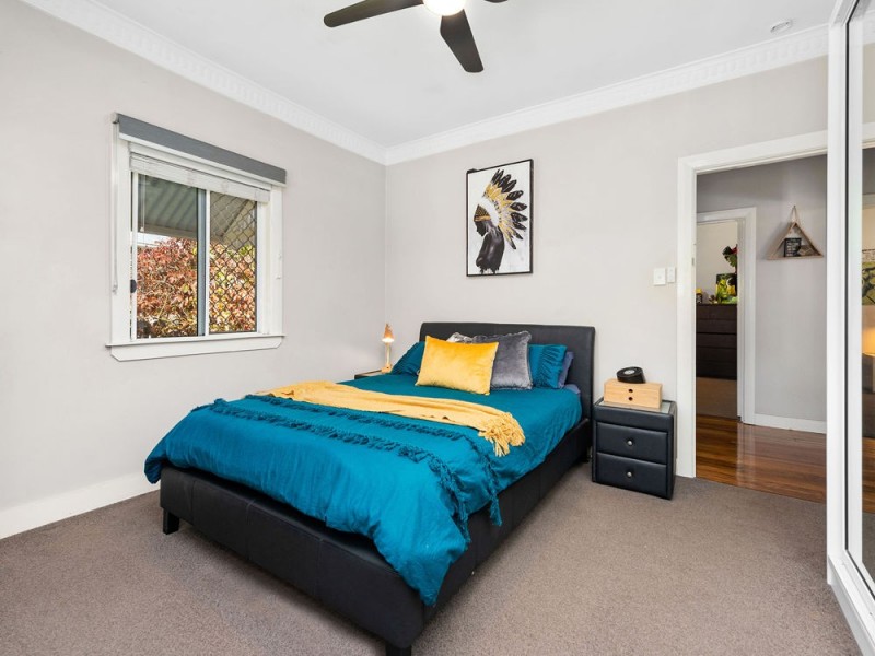 27 Curve Avenue, Wynnum QLD 4178