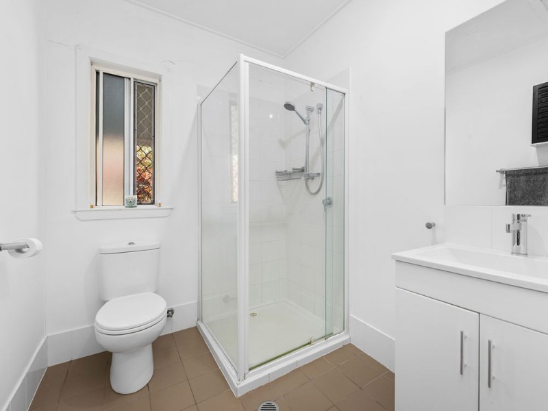 27 Curve Avenue, Wynnum QLD 4178