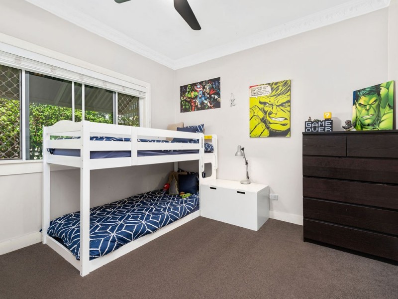 27 Curve Avenue, Wynnum QLD 4178