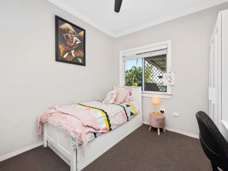 27 Curve Avenue, Wynnum QLD 4178