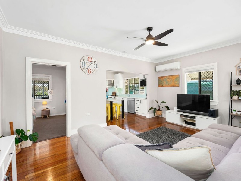 27 Curve Avenue, Wynnum QLD 4178