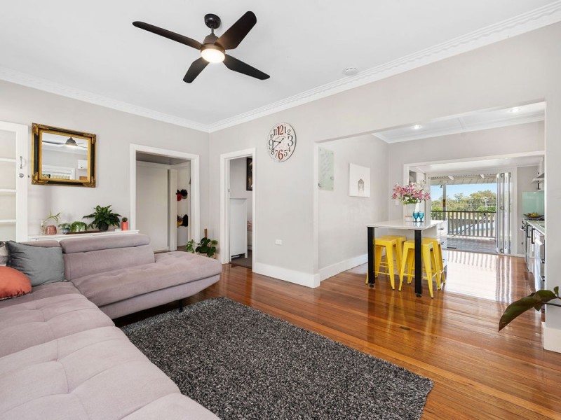 27 Curve Avenue, Wynnum QLD 4178
