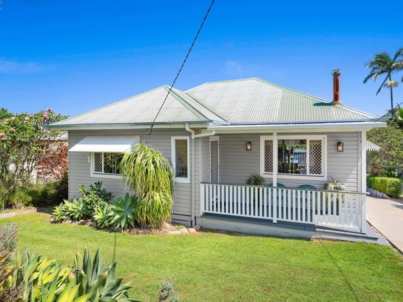 27 Curve Avenue, Wynnum QLD 4178