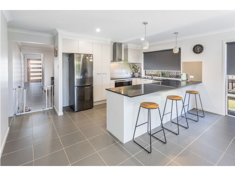 28 Benham Ave, Kallangur QLD 4503