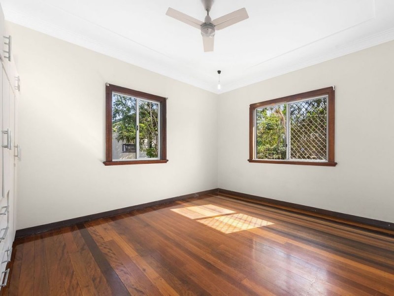 235 Agnew Street, Seven Hills QLD 4170