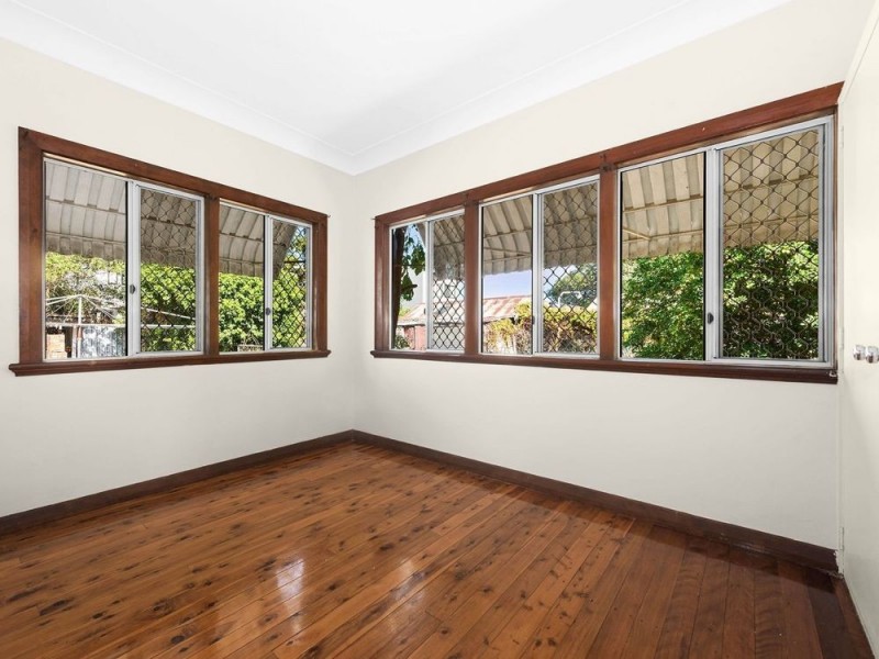 235 Agnew Street, Seven Hills QLD 4170