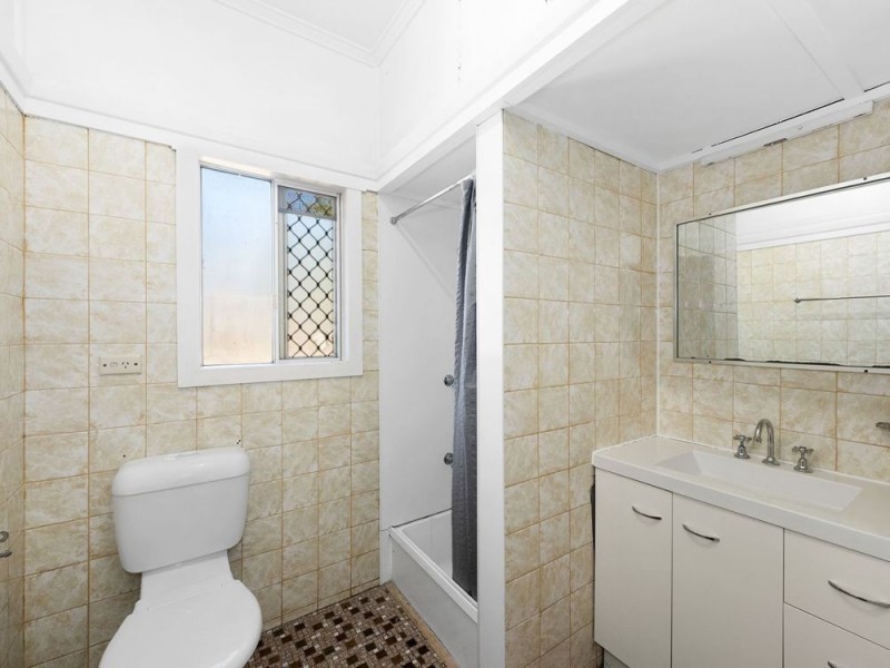 235 Agnew Street, Seven Hills QLD 4170