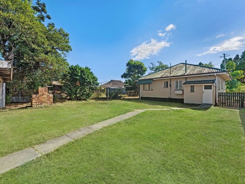 235 Agnew Street, Seven Hills QLD 4170
