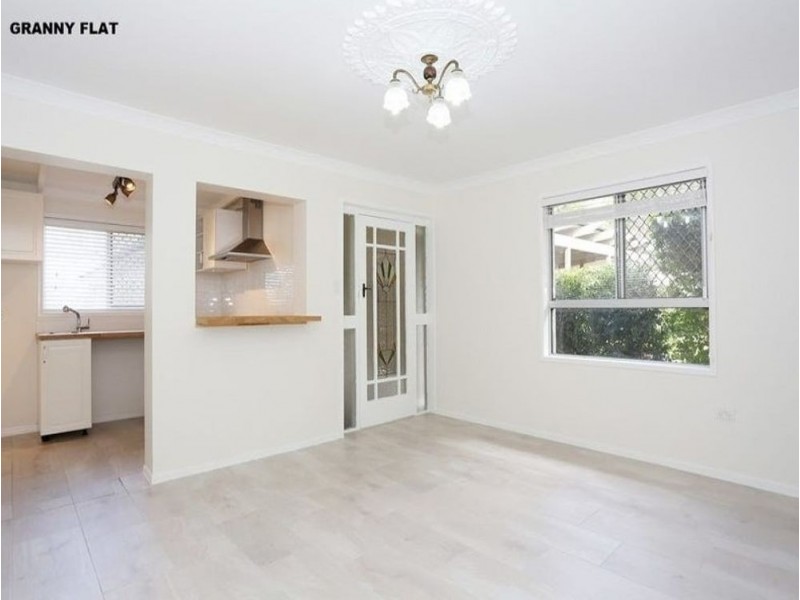 10 Lloyd George Street, Eastern Heights QLD 4305