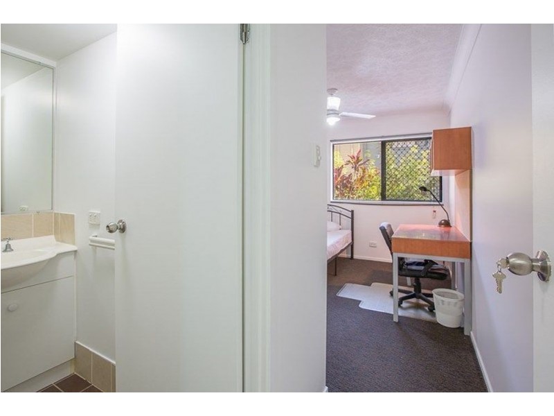 41/7-11 Brown Street, Labrador QLD 4215