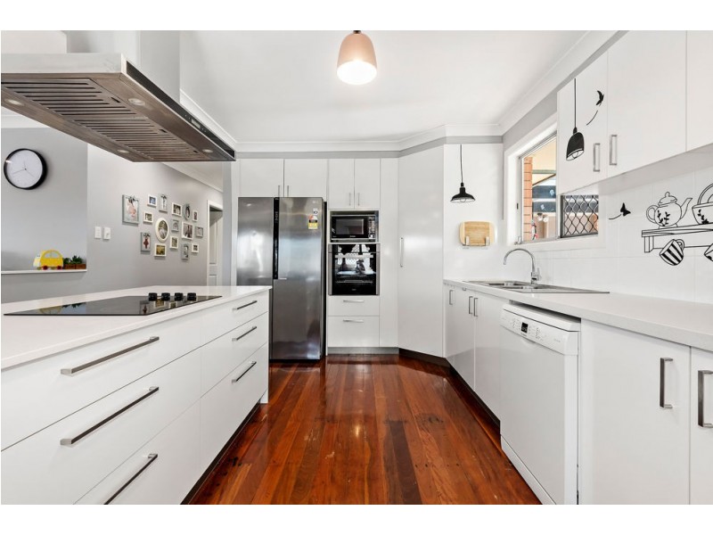 21 Samantha Street, Wynnum West QLD 4178
