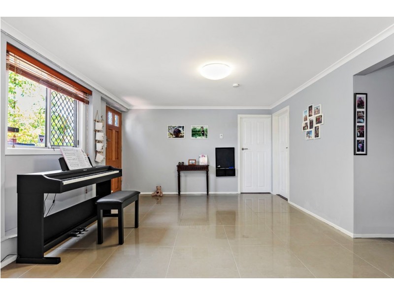 21 Samantha Street, Wynnum West QLD 4178