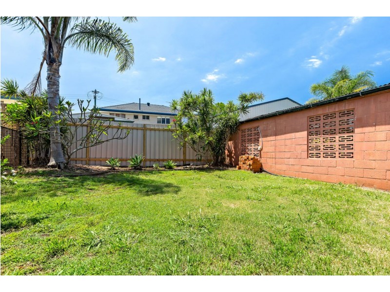 21 Samantha Street, Wynnum West QLD 4178