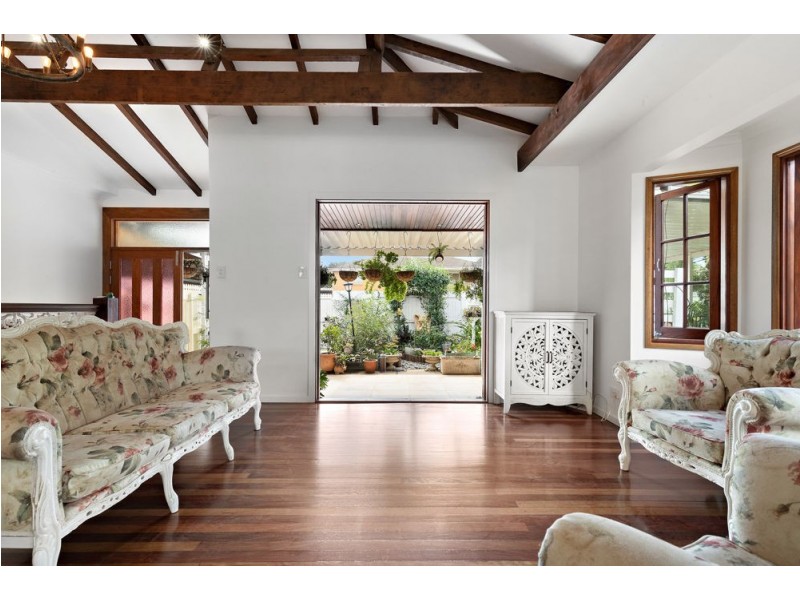 2 Chaplin Street, Stafford Heights QLD 4053