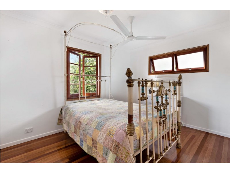 2 Chaplin Street, Stafford Heights QLD 4053