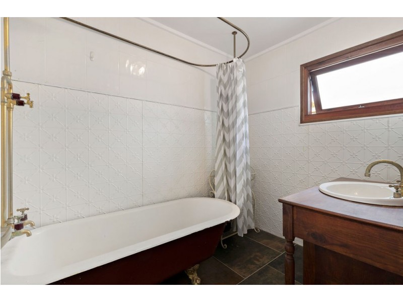 2 Chaplin Street, Stafford Heights QLD 4053