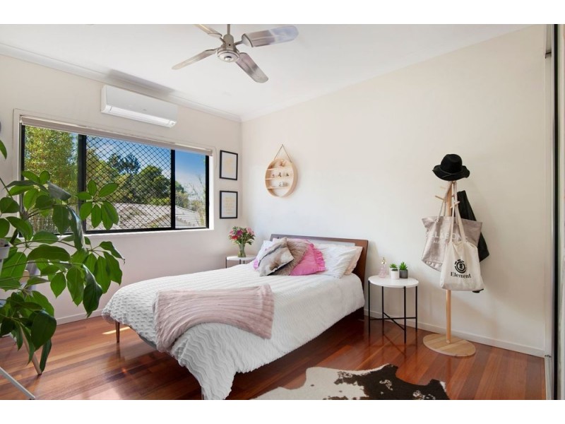 16 Haven Street, Southside QLD 4570