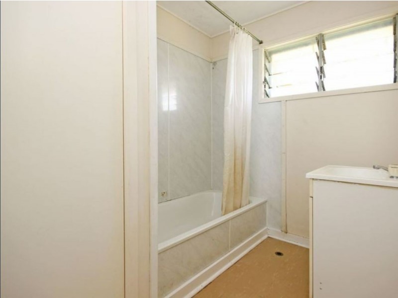 28 Coverack Street, Leichhardt QLD 4305