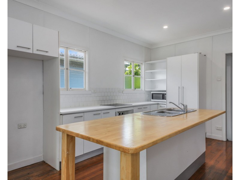 11 Humpybong Esplanade, Redcliffe QLD 4020