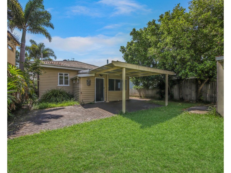 11 Humpybong Esplanade, Redcliffe QLD 4020