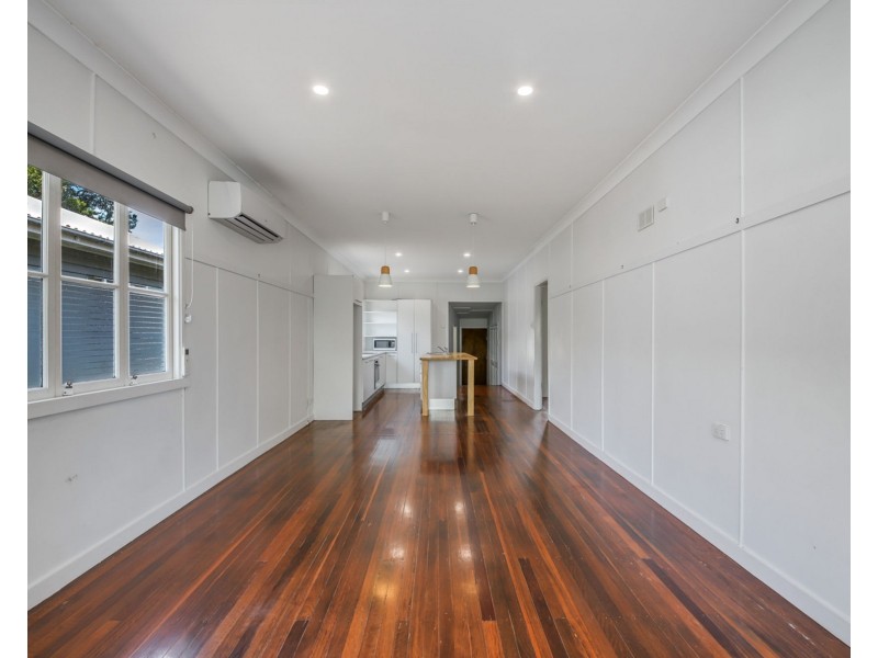 11 Humpybong Esplanade, Redcliffe QLD 4020
