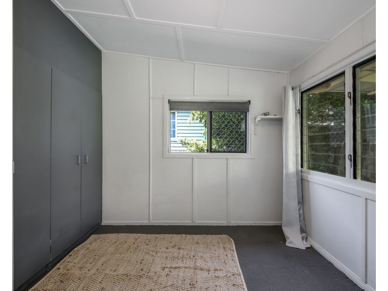 11 Humpybong Esplanade, Redcliffe QLD 4020