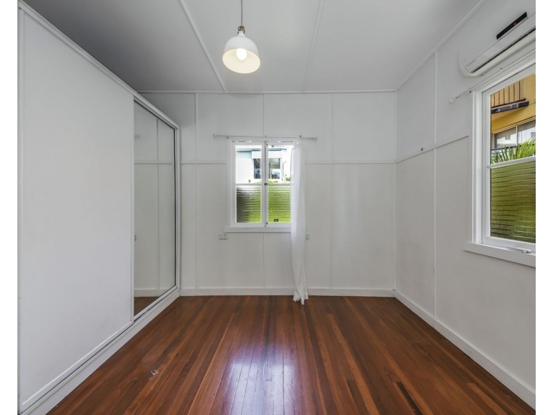 11 Humpybong Esplanade, Redcliffe QLD 4020