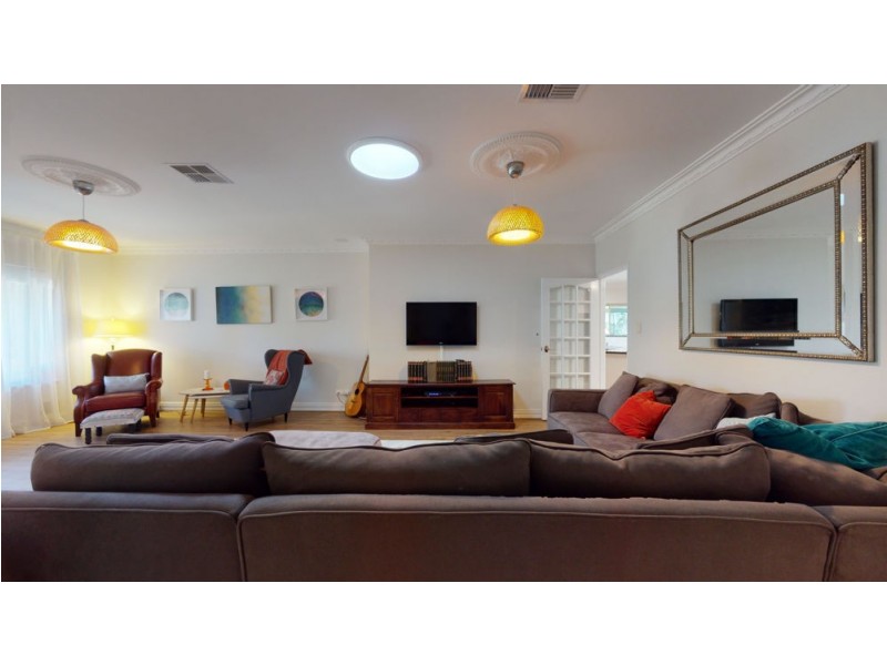 6 Olsen Court, Woodvale WA 6026