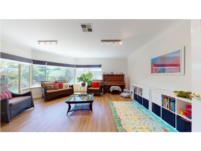 6 Olsen Court, Woodvale WA 6026