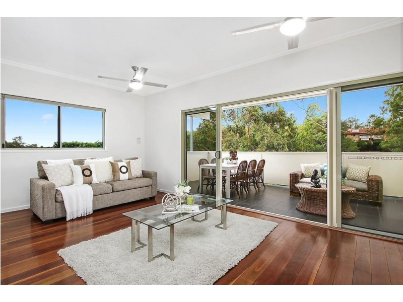 30 Woodtop Court, Ferny Hills QLD 4055