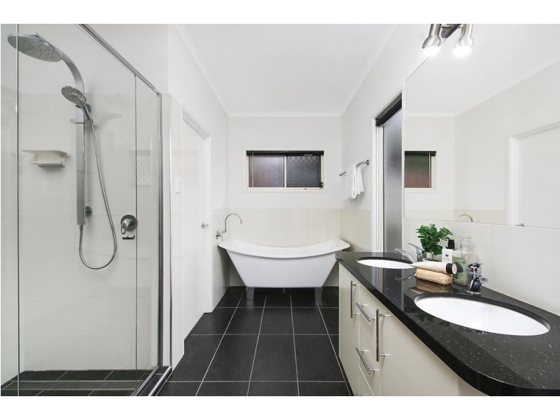 30 Woodtop Court, Ferny Hills QLD 4055