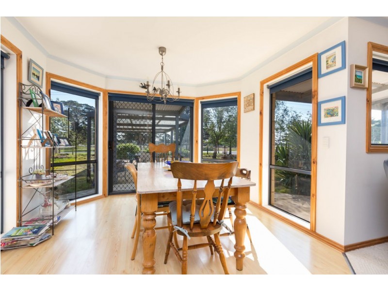 2 Greenaway Court, Sale VIC 3850