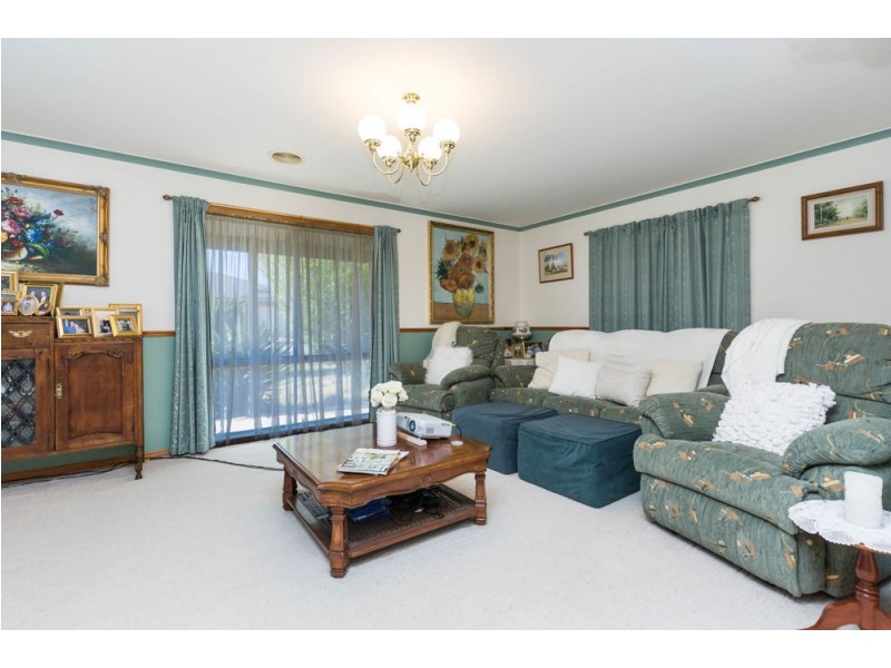 2 Greenaway Court, Sale VIC 3850