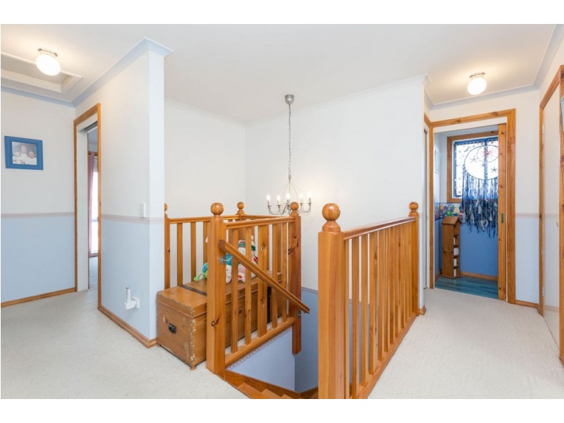 2 Greenaway Court, Sale VIC 3850