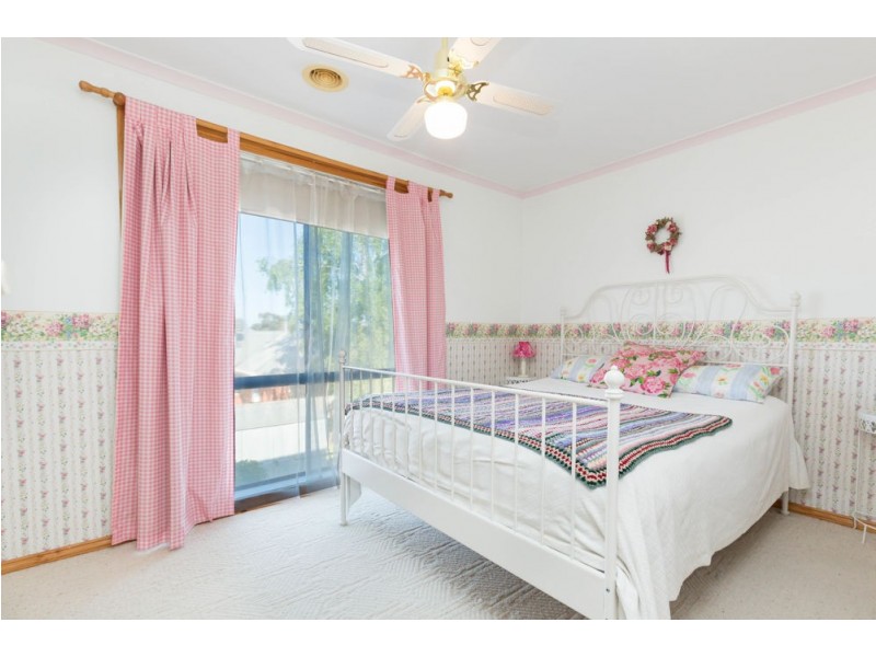 2 Greenaway Court, Sale VIC 3850