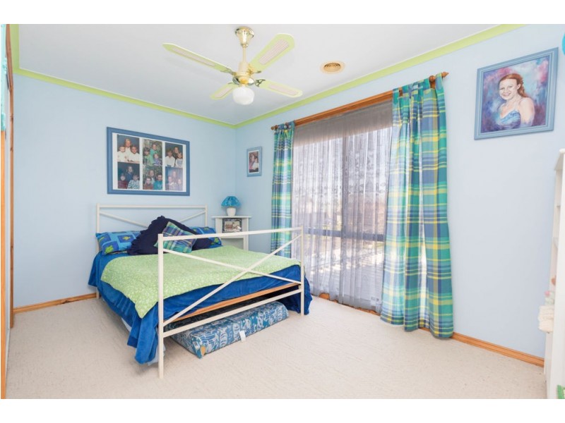 2 Greenaway Court, Sale VIC 3850