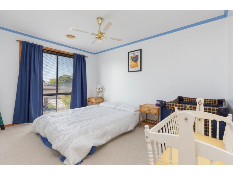 2 Greenaway Court, Sale VIC 3850