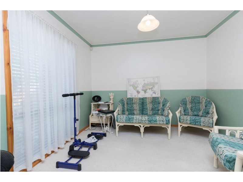 2 Greenaway Court, Sale VIC 3850