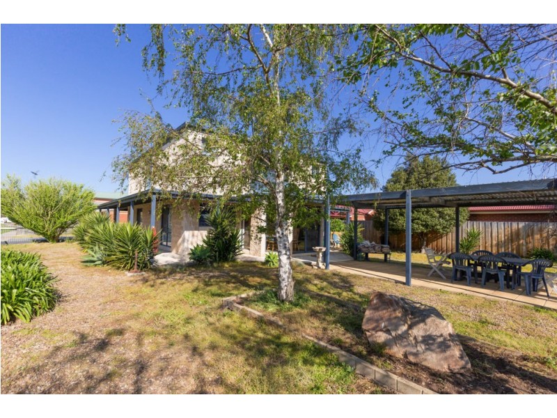 2 Greenaway Court, Sale VIC 3850