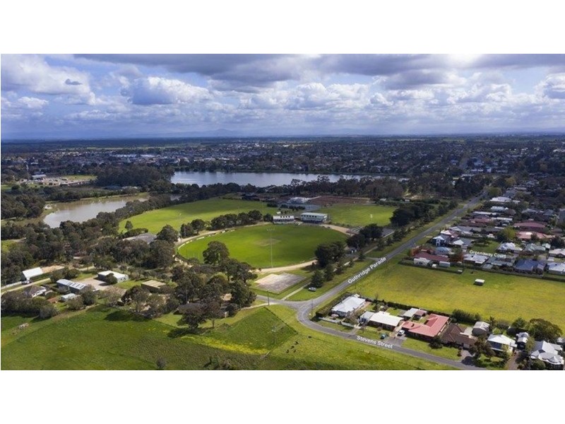 2 Greenaway Court, Sale VIC 3850