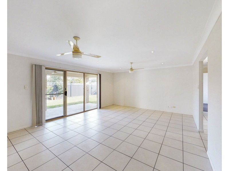 1 Siska Court, Beachmere QLD 4510