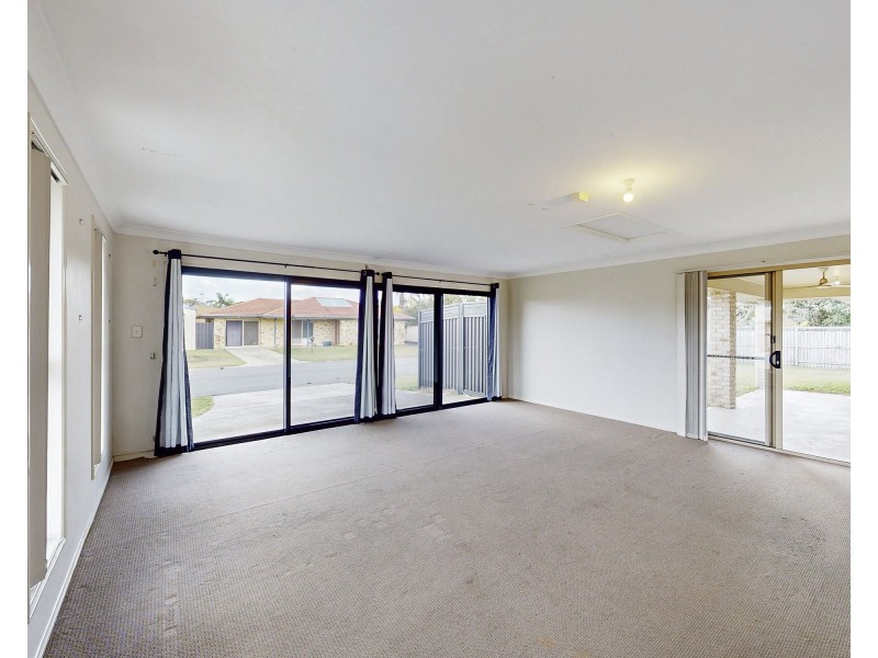 1 Siska Court, Beachmere QLD 4510