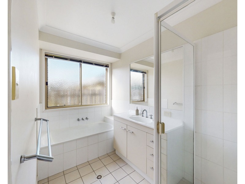 1 Siska Court, Beachmere QLD 4510