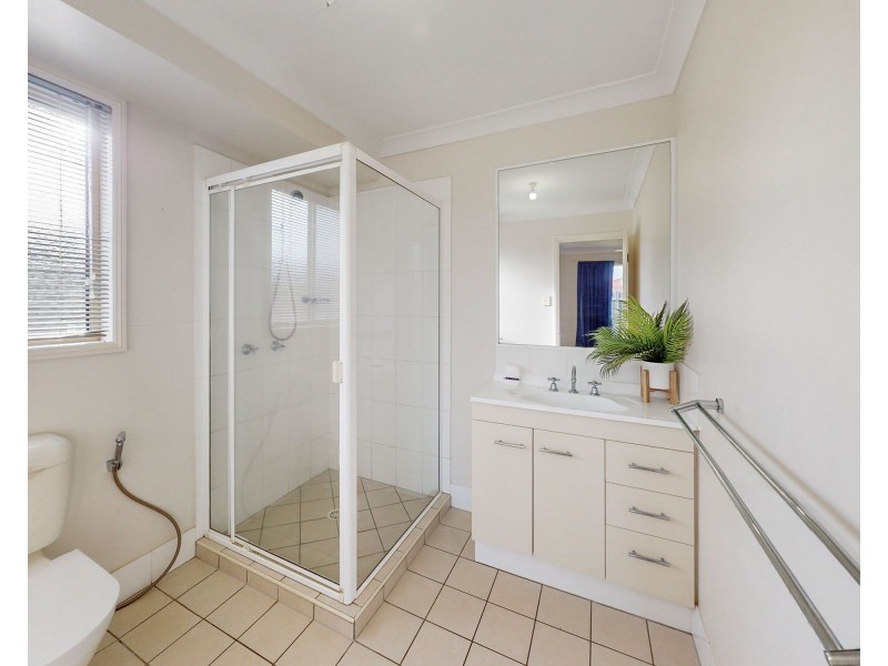 1 Siska Court, Beachmere QLD 4510