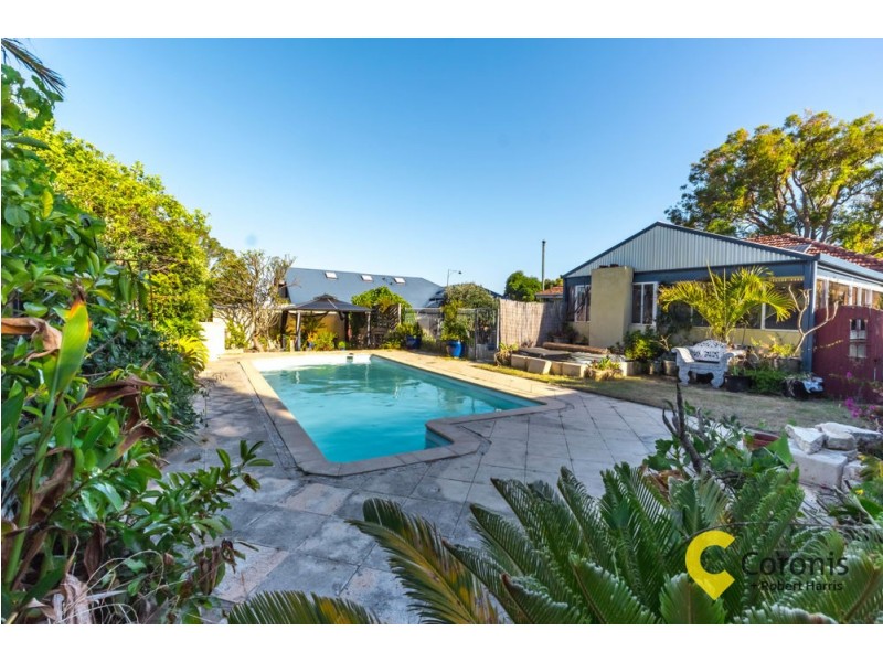 52 Waverley Road, Coolbellup WA 6163