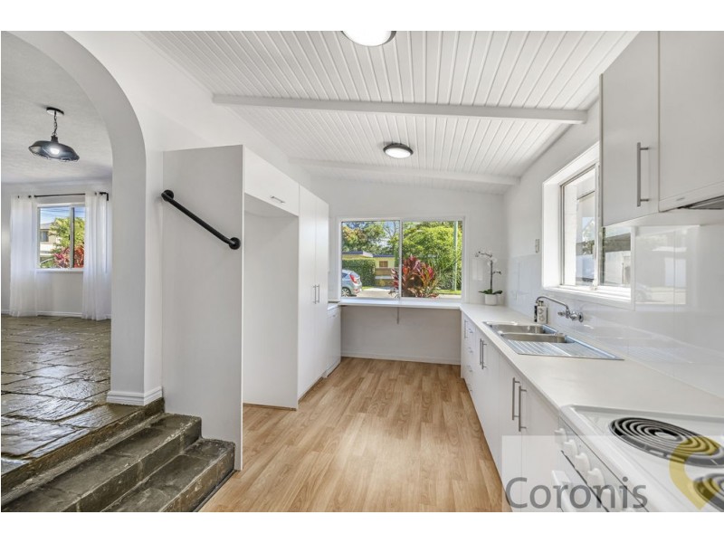 5 Raymond Avenue, Bundall QLD 4217