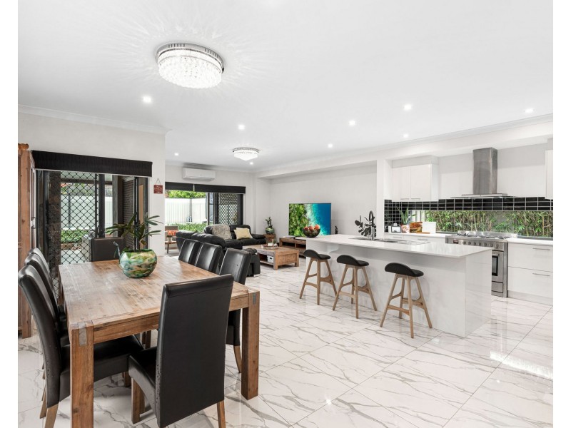 71 Hutton Ave, Wynnum QLD 4178