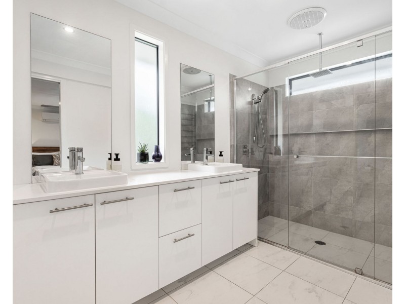 71 Hutton Ave, Wynnum QLD 4178