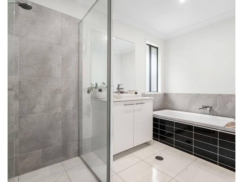 71 Hutton Ave, Wynnum QLD 4178